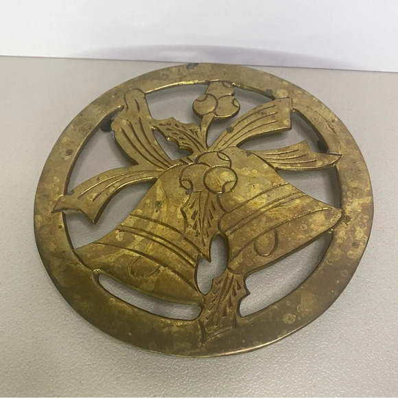 Brass Christmas trivet vintage pot table holder counter decoration - Picture 3 of 5